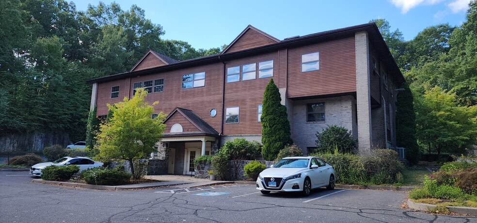 687 Straits Tpke, Middlebury, CT à vendre - Photo de l’immeuble – Image 3 sur 31