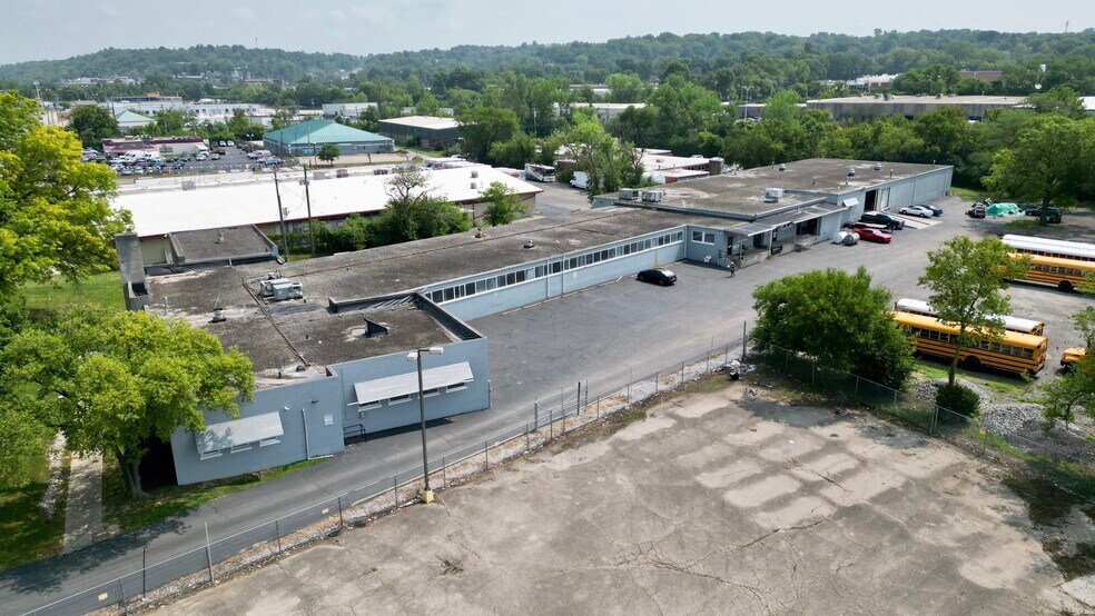 7820 Reading Rd, Cincinnati, OH à louer - Photo principale – Image 1 sur 29