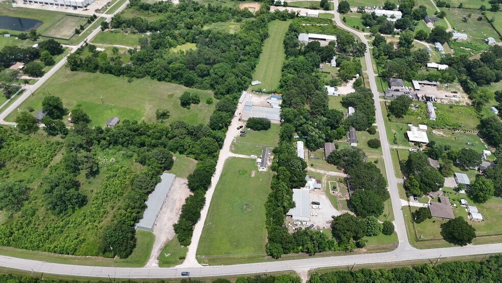 27930 Calvert Rd, Tomball, TX à vendre - Photo de l’immeuble – Image 3 sur 3