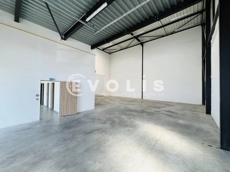 Local d’activités dans Collégien à louer - Photo intérieure – Image 2 sur 9