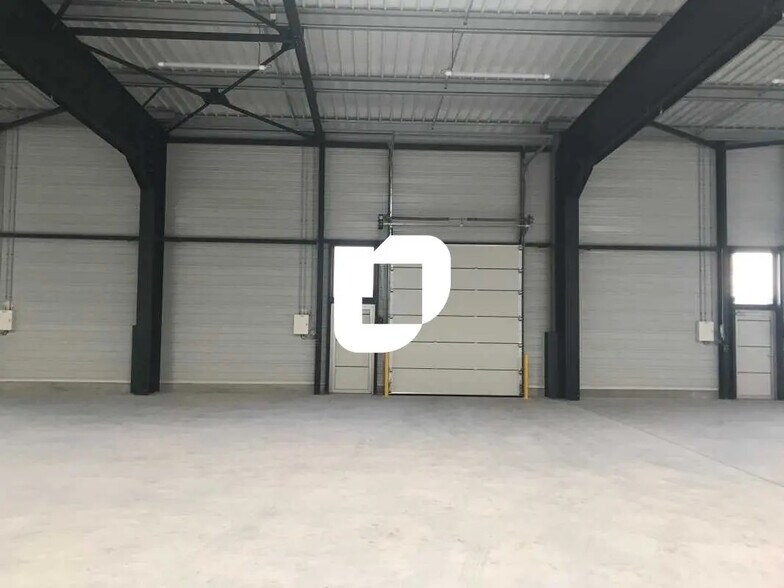 Local d’activités dans Saint-Fargeau-Ponthierry à louer - Photo intérieure – Image 3 sur 10