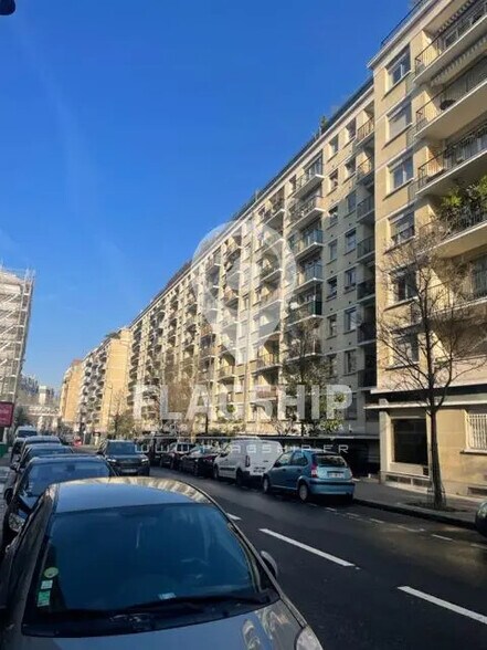 Local commercial dans Paris à louer - Photo de l’immeuble – Image 1 sur 2