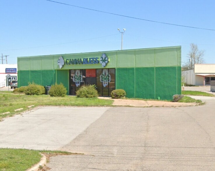 4415 NW Cache Rd, Lawton, OK à louer - Photo de l’immeuble – Image 3 sur 3