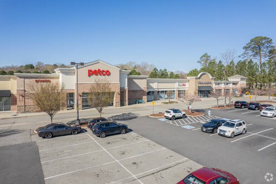 12551 Jefferson Ave, Newport News, VA à louer - Photo de l’immeuble – Image 3 sur 22