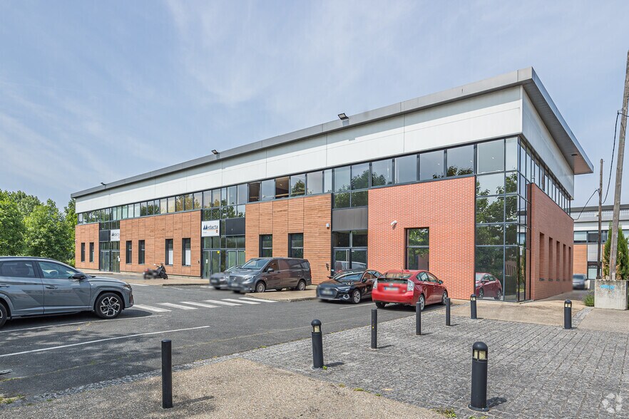 6 Rue Du Commandant D'estienne D'orves, Villeneuve-la-Garenne à louer - Photo principale – Image 1 sur 5