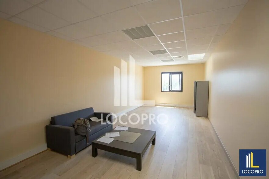 Bureau dans Éguilles à louer - Photo de l’immeuble – Image 2 sur 7