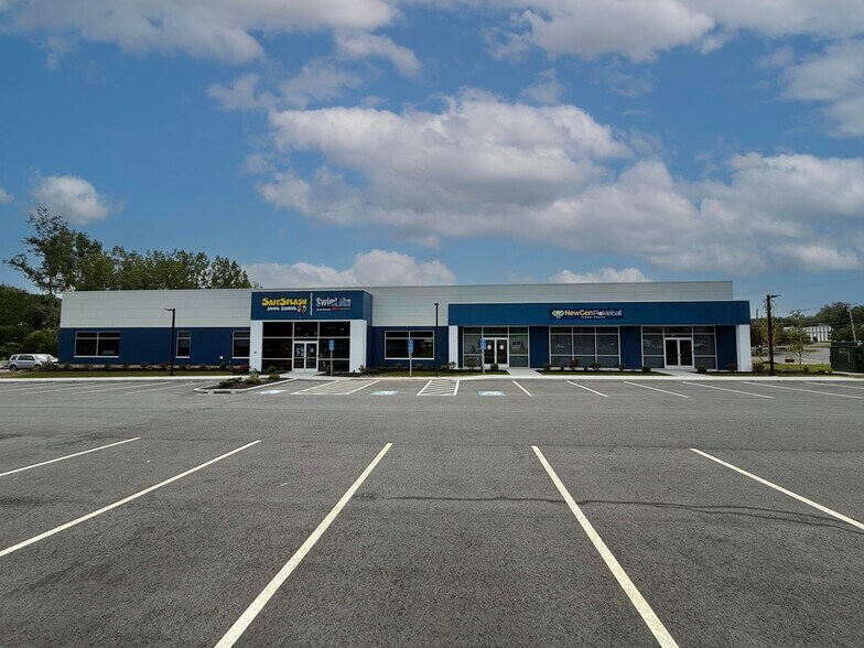 77 Pane Road, Newington, CT à louer - Photo de l’immeuble – Image 1 sur 4