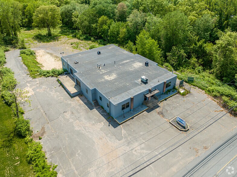 195 W Newberry Rd, Bloomfield, CT à vendre - Photo de l’immeuble – Image 1 sur 8