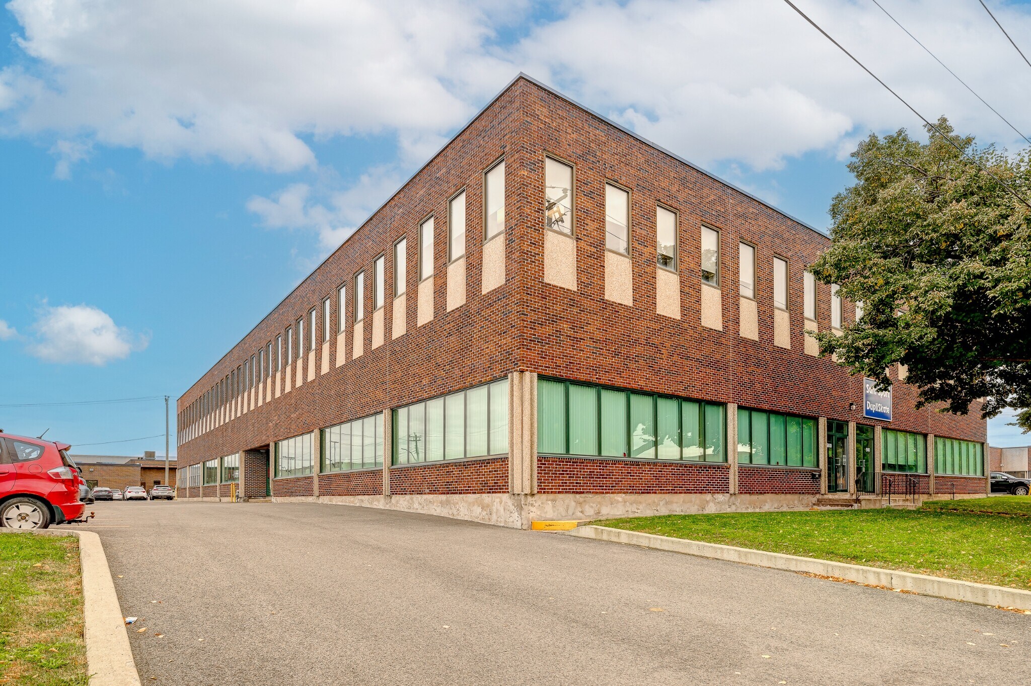 500-600 Rue Hodge, Montréal, QC à louer Photo de l’immeuble– Image 1 sur 18