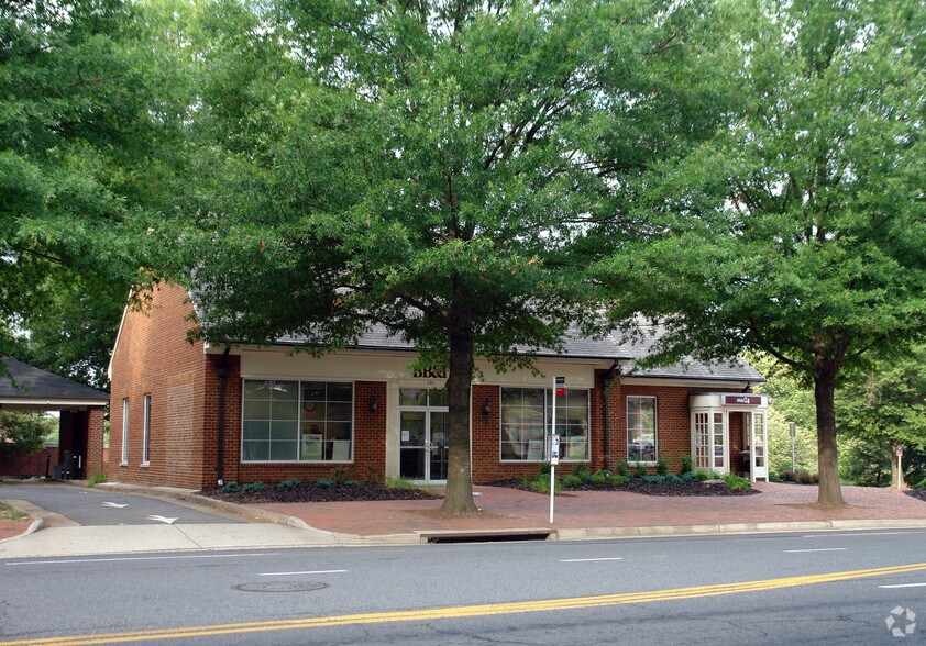 191 W Broad St, Falls Church, VA à louer - Photo de l’immeuble – Image 2 sur 3