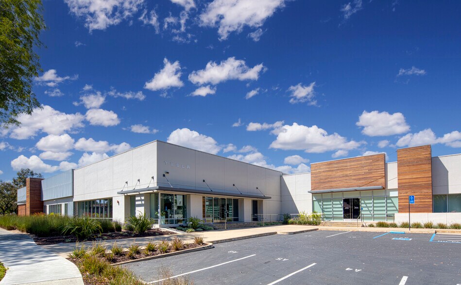 2711 N 1st St, San Jose, CA à louer - Photo de l’immeuble – Image 1 sur 4