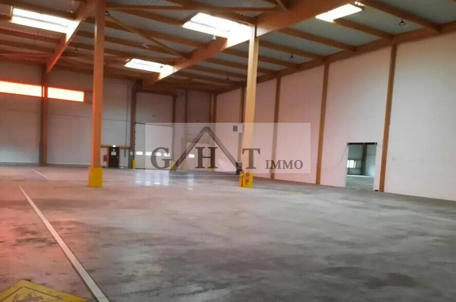 Industriel/Logistique dans Brie-Comte-Robert à louer - Photo de l’immeuble – Image 3 sur 7