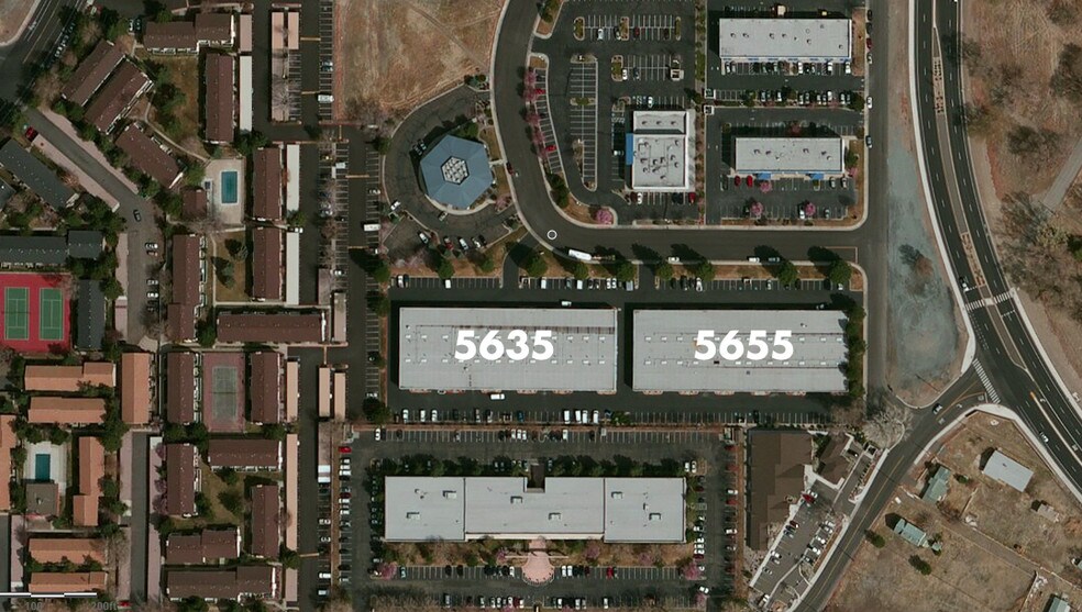5635 Riggins Ct, Reno, NV à louer - Photo de l’immeuble – Image 1 sur 6