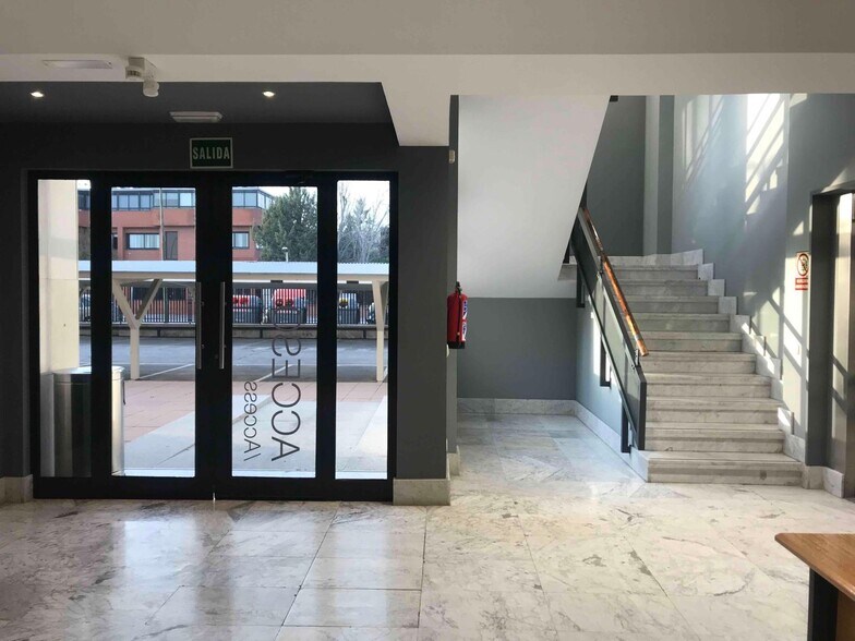 Calle de la Granja, 8, Alcobendas, Madrid à louer - Photo de l’immeuble – Image 2 sur 8