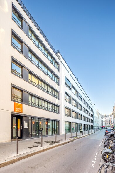 13 Rue Moreau, Paris à louer - Photo de l’immeuble – Image 2 sur 6