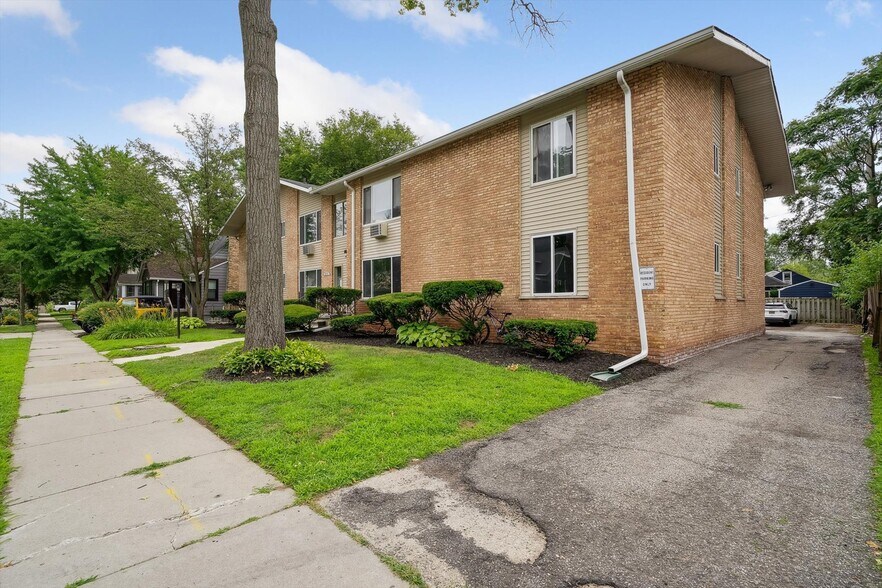 500 E Maplehurst St, Ferndale, MI à vendre - Photo de l’immeuble – Image 2 sur 16