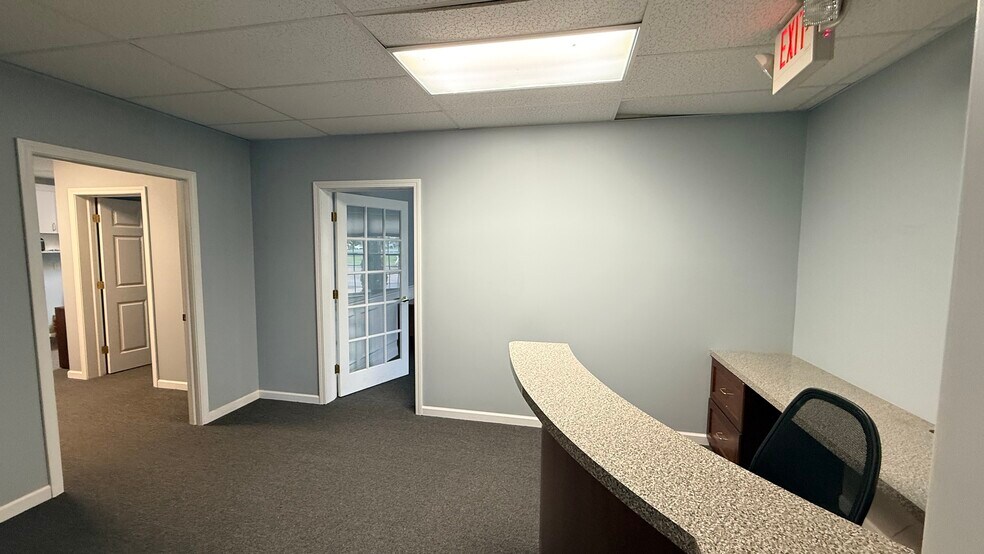 675 Wilbur Cross Hwy, Berlin, CT à vendre - Photo de l’immeuble – Image 3 sur 10