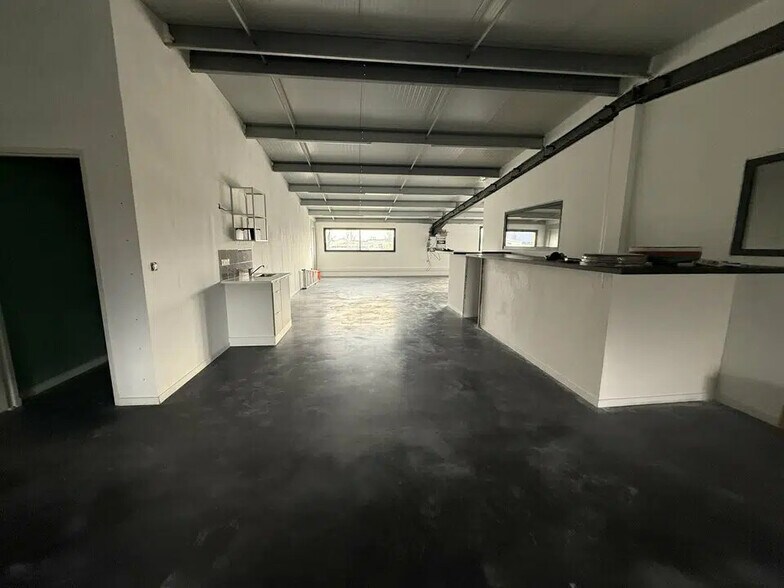 Bureau dans Le Thor à louer - Photo intérieure – Image 3 sur 4