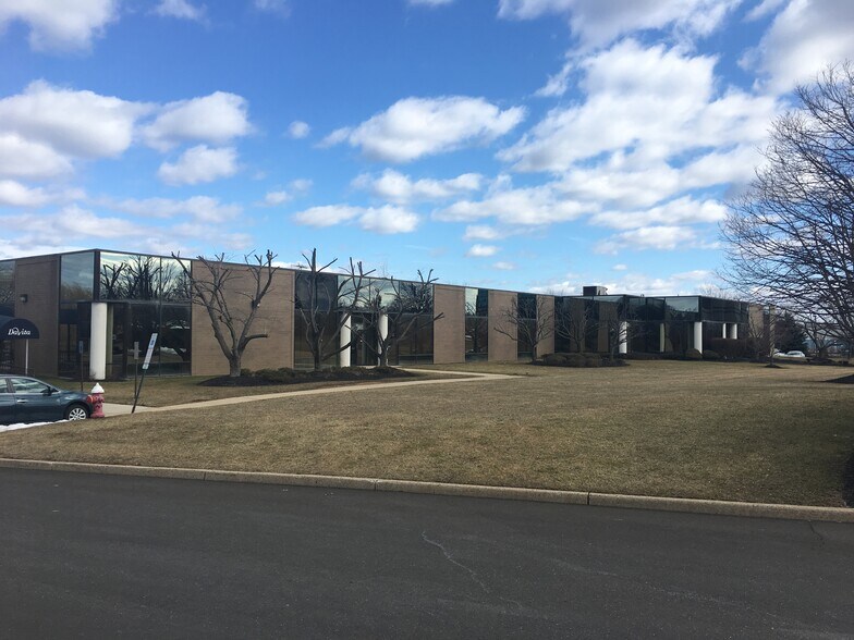 60 Blacksmith Rd, Newtown, PA à louer - Photo de l’immeuble – Image 3 sur 8