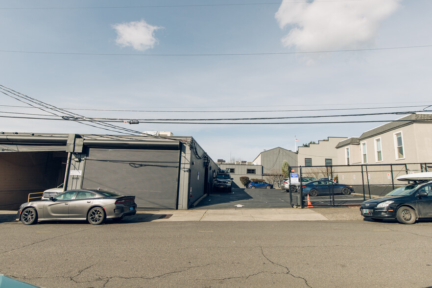 1005 SE Washington St, Portland, OR à louer - Photo de l’immeuble – Image 3 sur 10