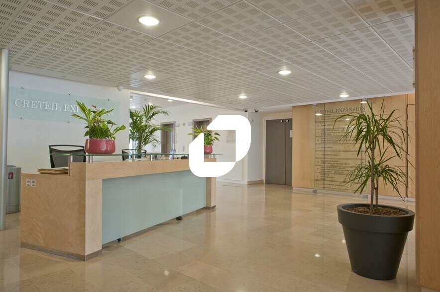 Bureau dans Créteil à louer - Hall d’entrée – Image 3 sur 13
