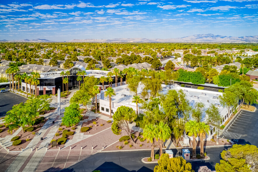 2501 N Green Valley Pky, Henderson, NV à louer - Photo de l’immeuble – Image 2 sur 9