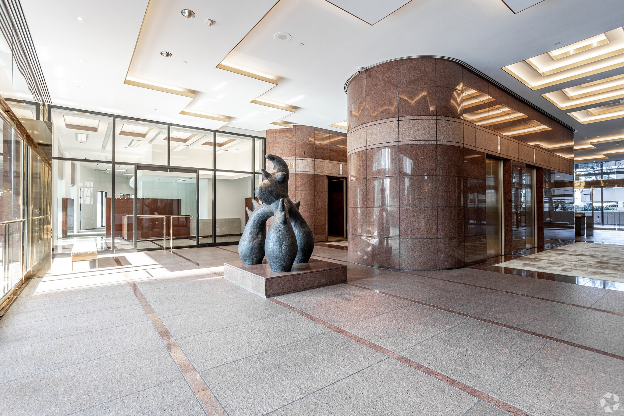 650 Town Center Dr, Costa Mesa, CA à louer Hall d’entrée– Image 1 sur 3