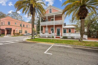 218 Ash St, Fernandina Beach, FL à vendre Photo intérieure– Image 2 sur 19