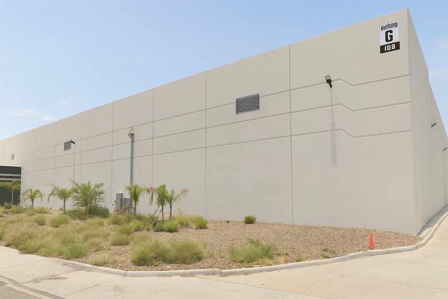 108 Ross Khaledi Rd, Laredo, TX à louer - Photo de l’immeuble – Image 2 sur 3