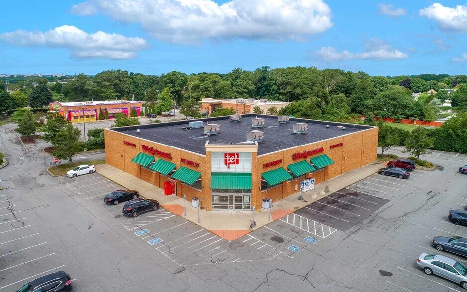 220 Huttleston Ave, Fairhaven, MA à vendre - Photo de l’immeuble – Image 1 sur 2