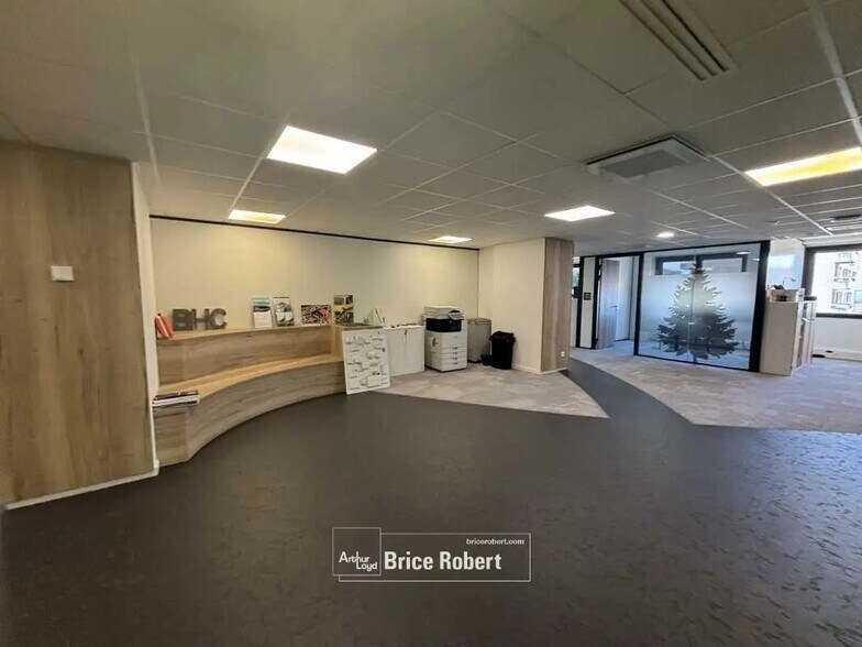 Bureau dans Lyon à louer - Photo de l’immeuble – Image 3 sur 9