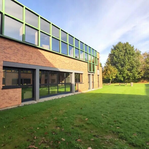 6 8 Square Du Chêne Germain, Cesson-Sévigné à louer - Photo de l’immeuble – Image 1 sur 8