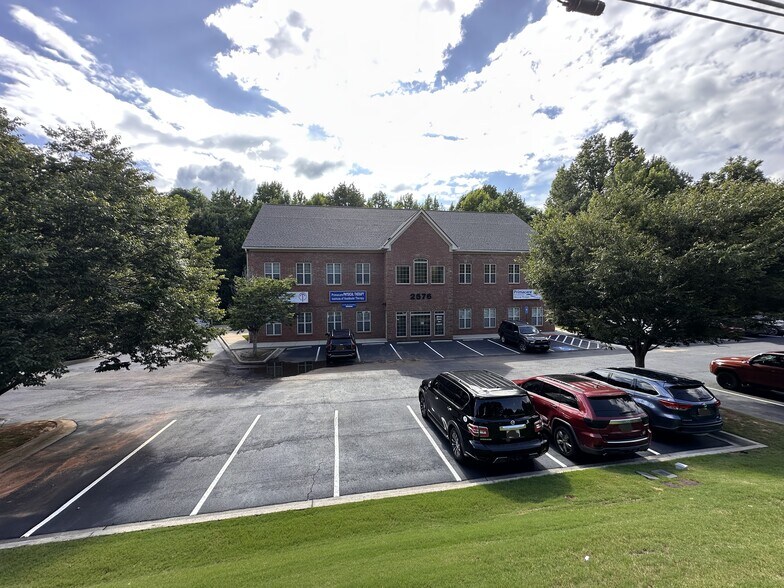 2576 Lawrenceville Suwanee Rd, Suwanee, GA à louer - Photo de l’immeuble – Image 2 sur 8