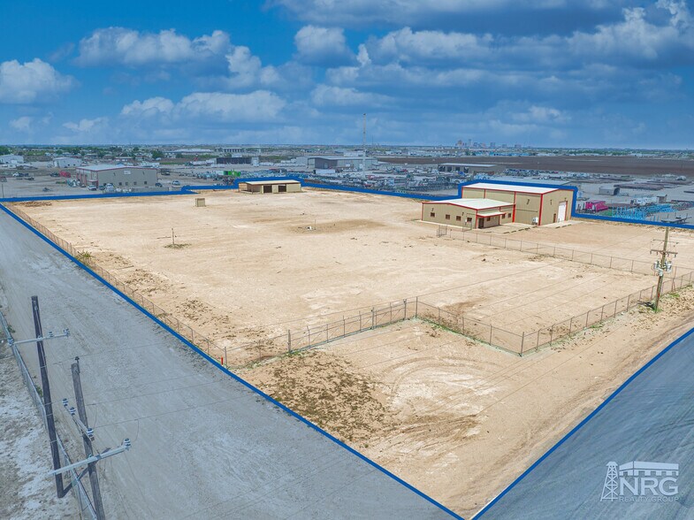2405 E County Road 123, Midland, TX à vendre - Photo de l’immeuble – Image 2 sur 11