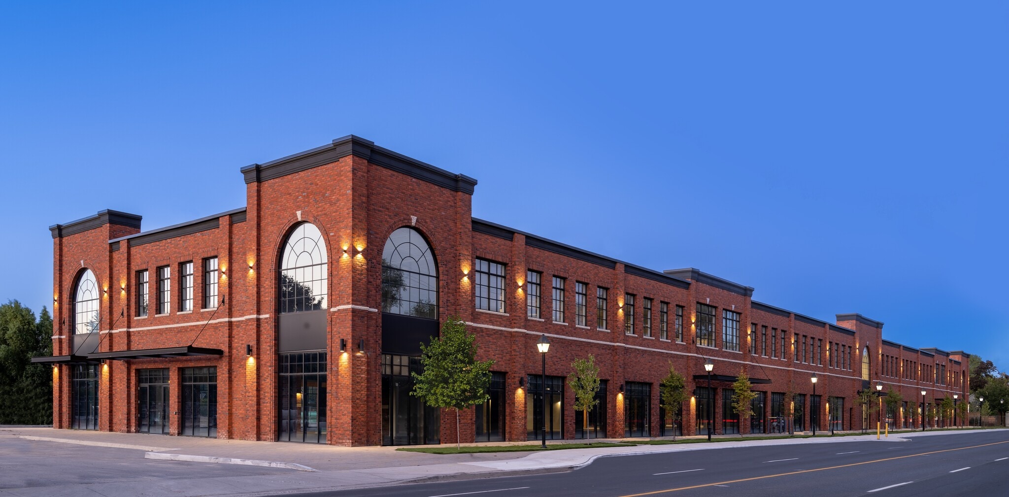 2650 St Clair Av W, Toronto, ON à vendre Photo de l’immeuble– Image 1 sur 100