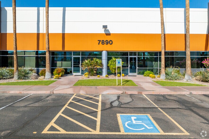 7810 S Hardy Dr, Tempe, AZ à louer - Photo de l’immeuble – Image 1 sur 4