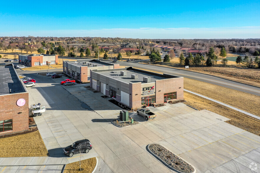 8435 Executive Woods Dr, Lincoln, NE à louer - Photo de l’immeuble – Image 3 sur 3