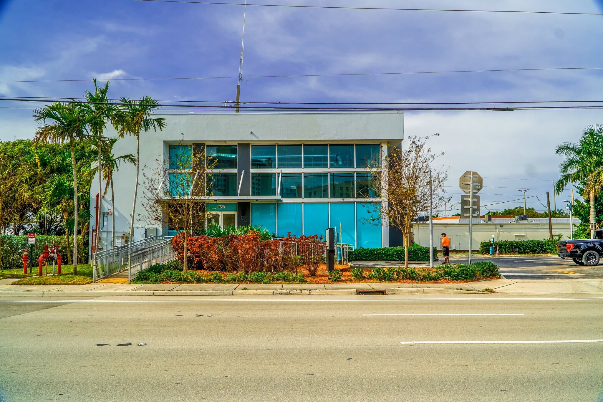 18650 Biscayne Blvd, Aventura, FL à louer Photo de l’immeuble– Image 1 sur 5