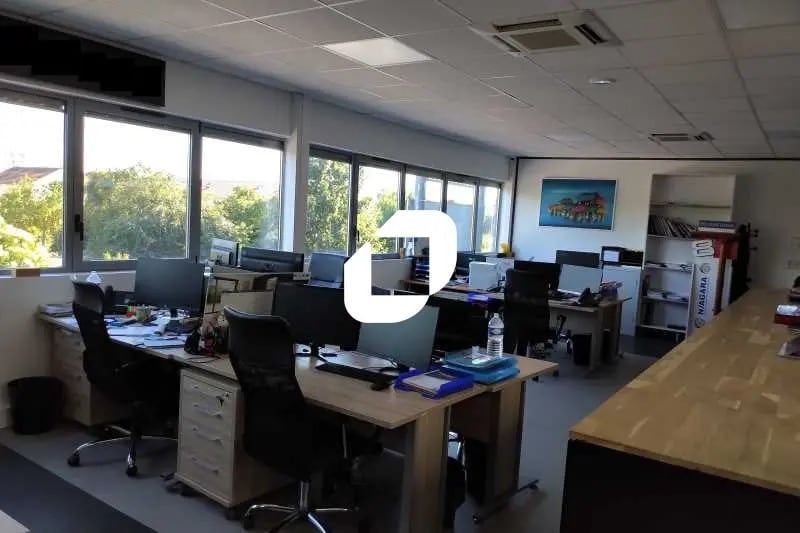 Bureau dans Stains à louer Photo de l’immeuble– Image 1 sur 17