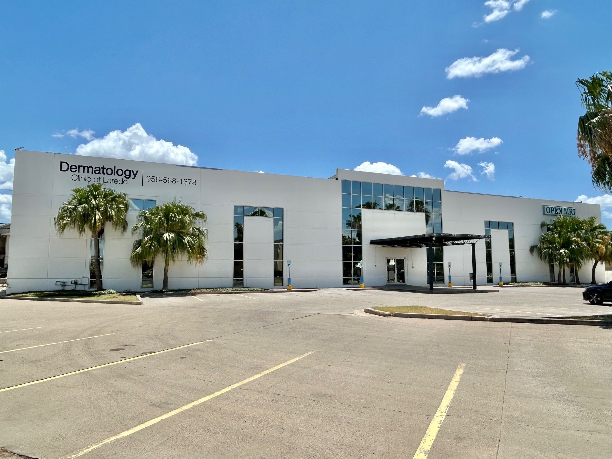 209 W Village Blvd, Laredo, TX à louer Photo de l’immeuble– Image 1 sur 32