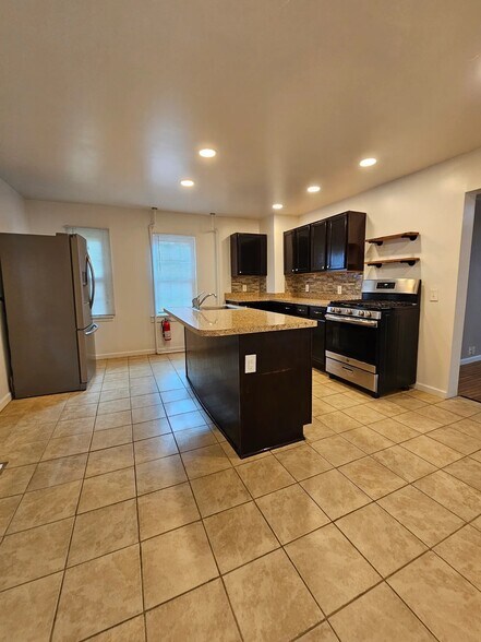 203 Sanford St, Rochester, NY à vendre - Photo de l’immeuble – Image 3 sur 21