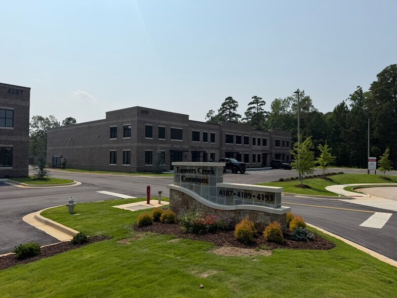 4193 Tanners Creek Dr, Flowery Branch, GA à louer - Photo de l’immeuble – Image 3 sur 9