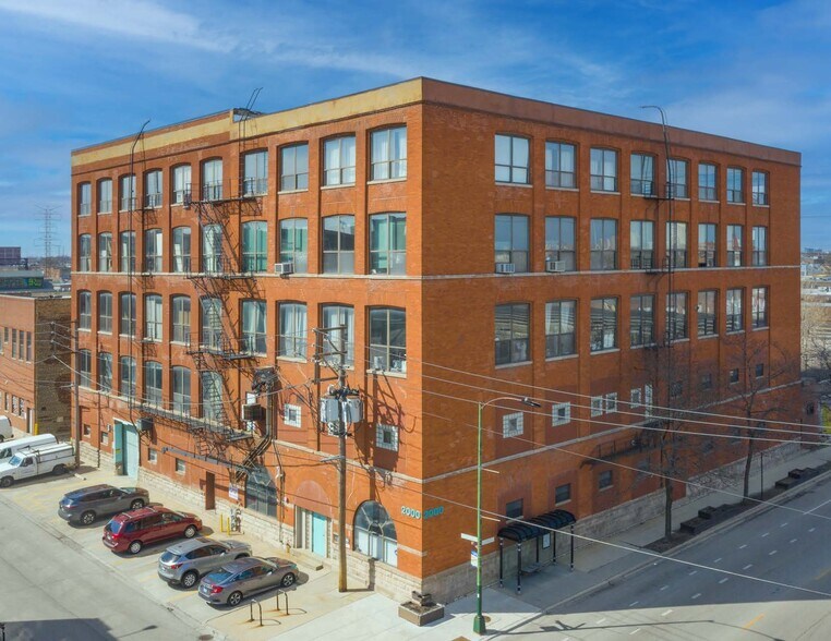 2000 W Carroll Ave, Chicago, IL à louer - Photo de l’immeuble – Image 2 sur 4