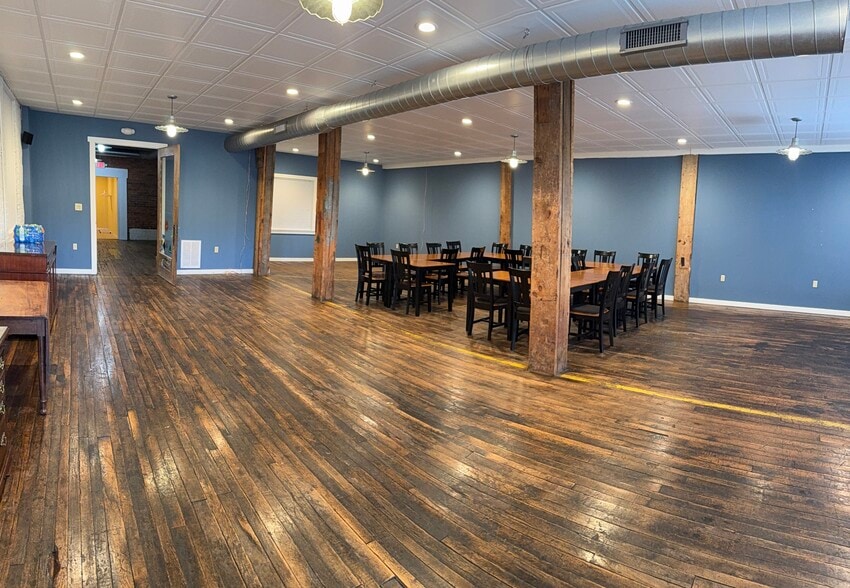 4 W Main St, Christiansburg, VA à louer - Photo de l’immeuble – Image 3 sur 17