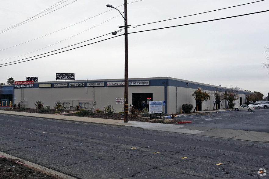 401 Sunset Dr, Antioch, CA à louer - Photo principale – Image 2 sur 4