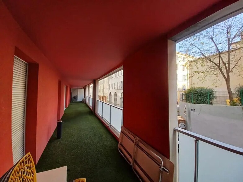 Bureau dans Marseille à louer - Photo de l’immeuble – Image 2 sur 18