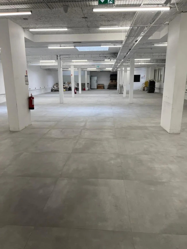 Plus de détails pour Bureau/Local commercial à louer