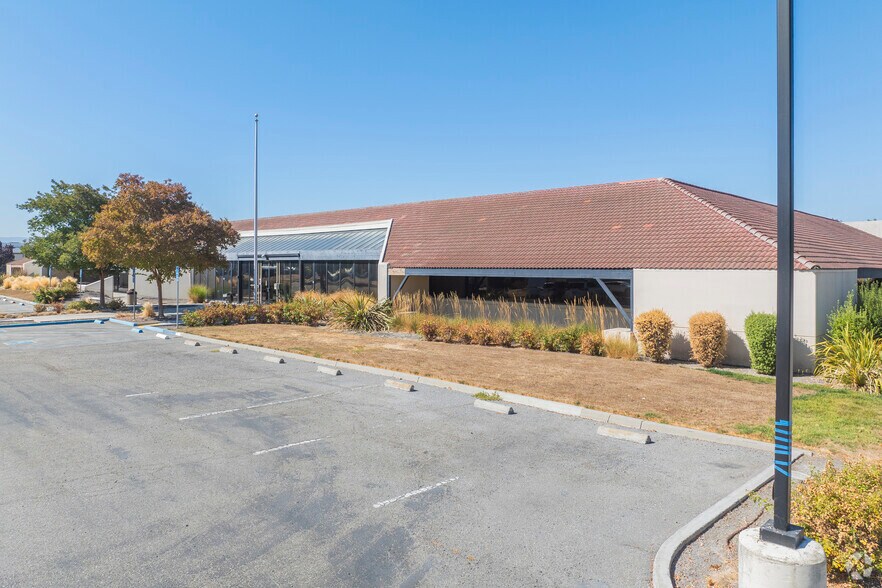 4800 Patrick Henry Dr, Santa Clara, CA à louer - Photo principale – Image 1 sur 11