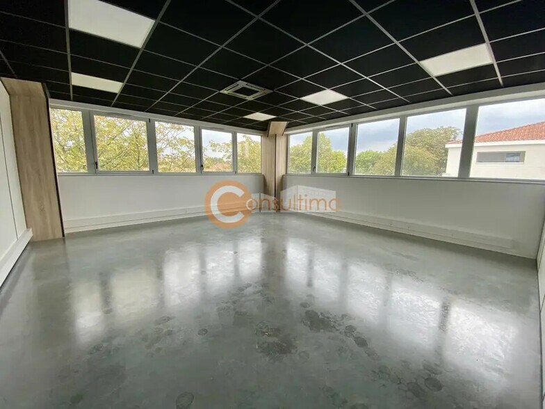 Bureau dans Carbon-Blanc à louer - Photo de l’immeuble – Image 2 sur 8