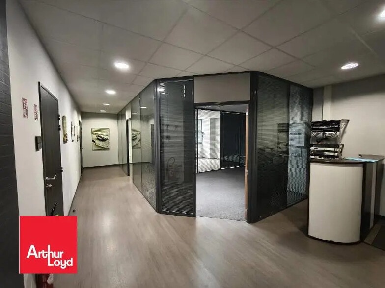 Bureau dans Le Coudray à louer - Photo de l’immeuble – Image 1 sur 2